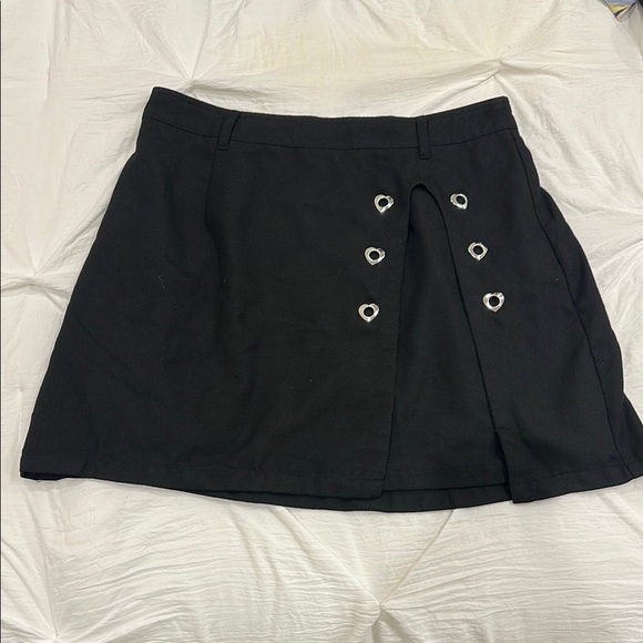 Hot Topic Black Skirt with Silver Heart Accents- large - Picture 1 of 7